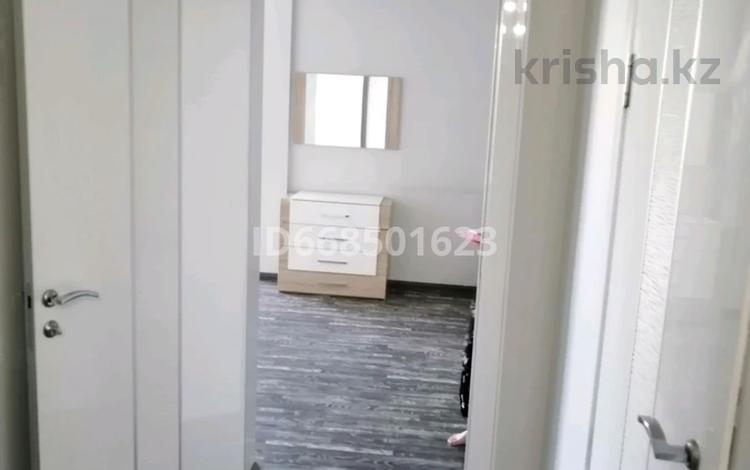 2-комнатная квартира, 110 м², 6/13 этаж помесячно, мкр Мамыр-7 21A за 500 000 〒 в Алматы, Ауэзовский р-н — фото 3