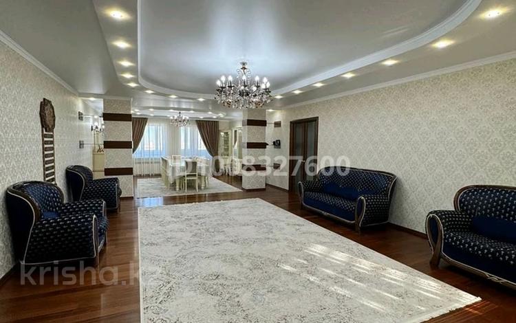 5-комнатная квартира · 215.2 м² · 8/10 этаж, абулхайыр хана 61 А за 70 млн 〒 в Актобе — фото 2