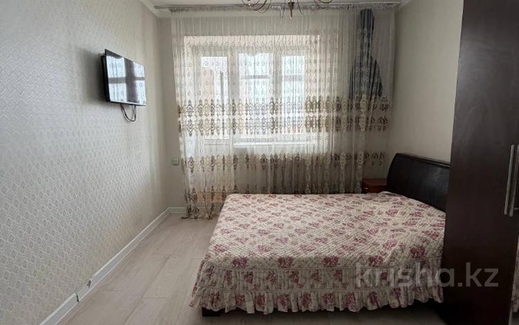 3-комнатная квартира · 81.7 м² · 2/10 этаж, Толстого 17\1 за 35 млн ₸ в Астане, р-н Байконур — фото 2