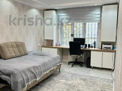 4-комнатная квартира · 85 м² · 1/5 этаж, мкр Аксай-3А — Между Момышулы и Яссауи за 47.5 млн ₸ в Алматы, Ауэзовский р-н