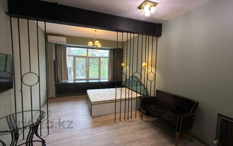 1-комнатная квартира · 35 м², Омарова 25/1 за 350 000 〒 в Алматы, Медеуский р-н — фото 2