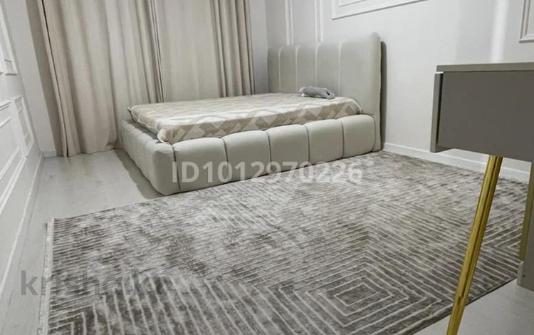 2-комнатная квартира · 48 м² · 1/10 этаж, мкр Аккент 95 за 300 000 ₸ в Алматы, Алатауский р-н — фото 2
