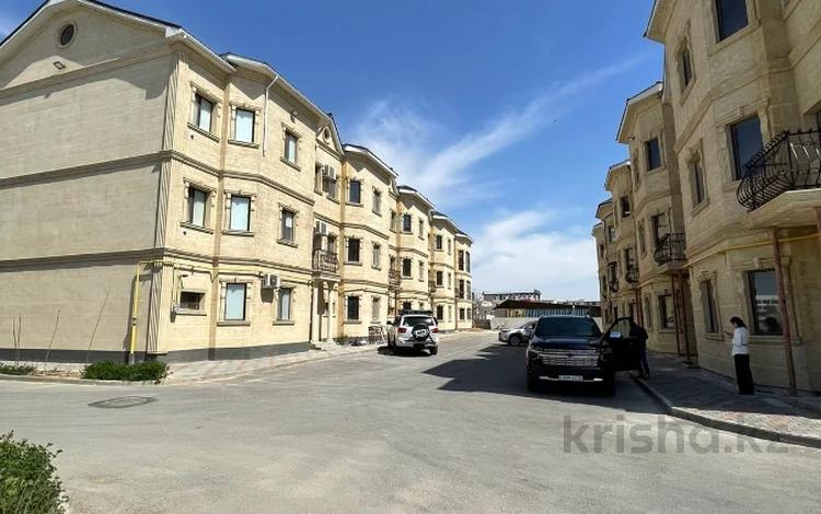 Отдельный дом · 10 комнат · 324.6 м² · 5 сот., 1Б мкр 4 за 62 млн 〒 в Актау — фото 2