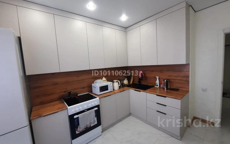 2-комнатная квартира · 80 м² · 5/10 этаж, Базовая 2/6 — За драм театром за 320 000 ₸ в Усть-Каменогорске — фото 2