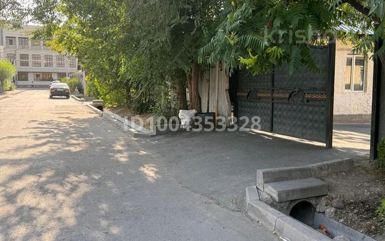 Отдельный дом · 4 комнаты · 150 м² · 11 сот., мкр Аккент — Проспект Раимбека угол Яссауи за 200 млн ₸ в Алматы, Алатауский р-н — фото 4