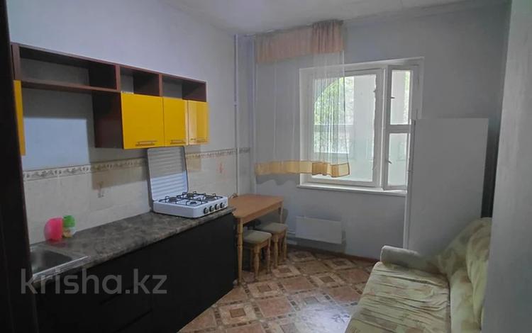 1-комнатная квартира · 35 м² · 4/5 этаж, мкр Аксай-3А за 200 000 ₸ в Алматы, Ауэзовский р-н — фото 2
