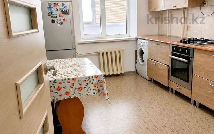 1-комнатная квартира · 42 м² · 8/10 этаж, Жамбыла за 90 000 ₸ в Уральске — фото 2