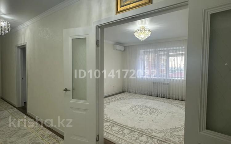 3-бөлмелі пәтер · 80 м² · 8/9 қабат, Алтын орда ш/а., Алия мулдагулова 56к2, бағасы: ~ 33.3 млн ₸ в Актобе, мкр. Алтын орда — фото 2