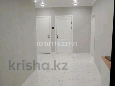 2-комнатная квартира · 77 м² · 9/9 этаж, Самал 110 дом за 27 млн ₸ в Уральске