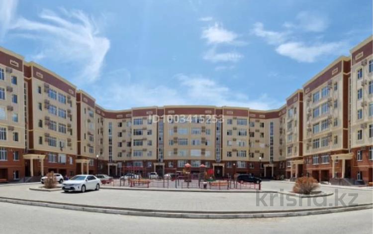 4-бөлмелі пәтер · 138 м² · 4/5 қабат, 34-й мкр, 34-ш/а. 12 — 19мектеп гимназиясы үйдің артында орналасқан, анамен бала орталығы, қан орталығы жақын орналасқан ! 4этаждан 4бөлмелі үй сатылады.138.1кв.м, бағасы: 32 млн ₸ в Актау — фото 2