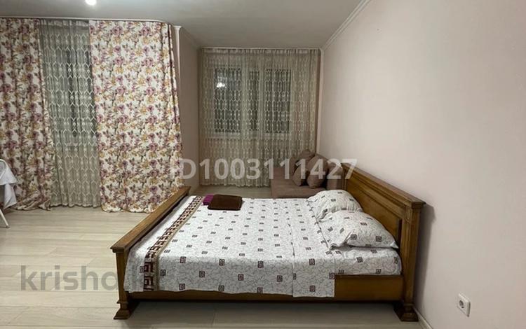 1-комнатная квартира · 75 м², Бауыржан Момышулы 16 за 13 500 ₸ в Астане, Алматы р-н — фото 2