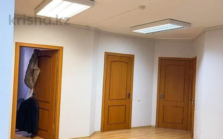 4-комнатная квартира, 136 м², 1/14 этаж, Хусаинова за 86 млн 〒 в Алматы, Бостандыкский р-н — фото 11