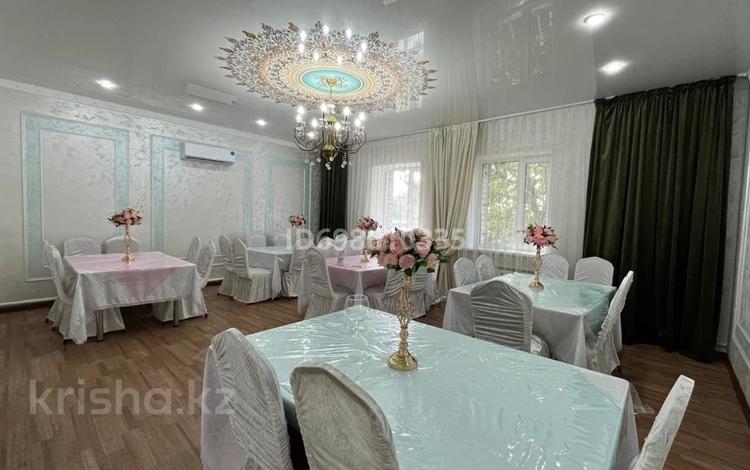 Дом · 9 комнат · 300 м², Елемесова 103 за 120 000 〒 в Семее — фото 2