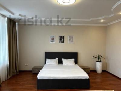 3-комнатная квартира · 180 м², Исиналиева 1 за 35 000 ₸ в Павлодаре