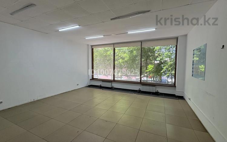Свободное назначение, офисы, склады, салоны красоты, фитнес и спорт, медцентры и аптеки, образование, развлечения, конференц-залы, кабинеты и рабочие места, студии · 34.5 м² за 180 000 〒 в Уральске — фото 2