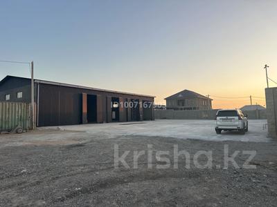 Гараж · 500 м² · мкр Казыгурт — Рядом Далатранс со своей стоянкой сдам сервис под грузовой авто общий 5 боксов уже две сдали есть еще три за 220 000 ₸ в Шымкенте, Туран р-н