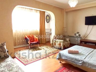 1-комнатная квартира, 44 м², 1/5 этаж посуточно, мкр Сайран 104 за 10 000 〒 в Алматы, Ауэзовский р-н
