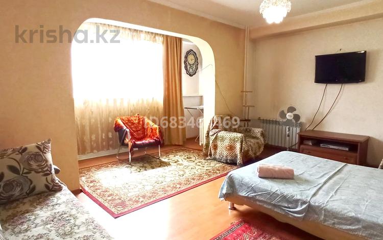 1-комнатная квартира, 44 м², 1/5 этаж посуточно, мкр Сайран 120 за 10 000 〒 в Алматы, Ауэзовский р-н — фото 31
