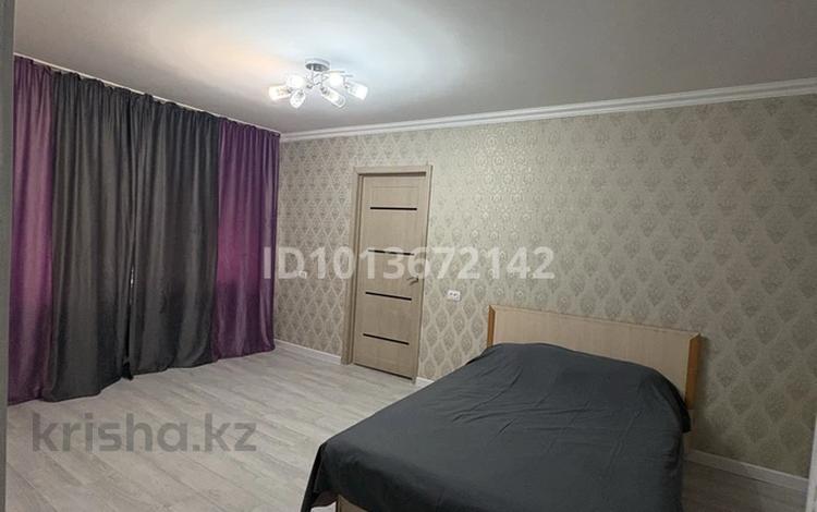2-комнатная квартира · 44 м² · 1/5 этаж, Бауыржан момышұлы 27/1 — Спальный телевизор холодильник стиральная машина кухня шкаф микроволновая печь пасуды все удобства за 8 000 ₸ в Темиртау — фото 3