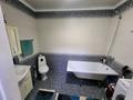 Отдельный дом · 4 комнаты · 150 м² · 8 сот., мкр Жулдыз-3, 23 14 — Пересечение улиц 10 и 23 за 38.5 млн ₸ в Атырау — фото 12