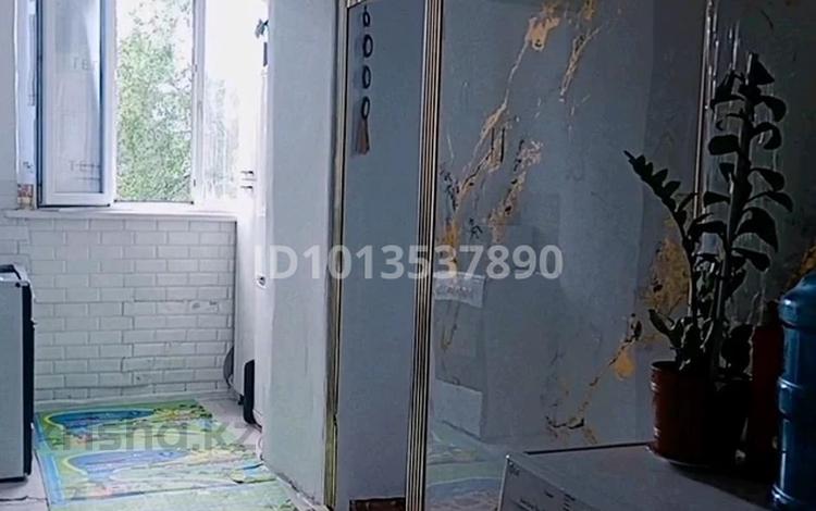 1-бөлмелі пәтер · 27 м² · 3/5 қабат, мкр Шанхай, Маресьева 75 — Тез арада 1бөлме общежитие сатылады, ішінде газ ыссы -сақын су бар, бағасы: 5 млн ₸ в Актобе — фото 2