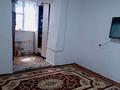1-бөлмелі пәтер · 27 м² · 3/5 қабат, мкр Шанхай, Маресьева 75 — Тез арада 1бөлме общежитие сатылады, ішінде газ ыссы -сақын су бар, бағасы: 5 млн ₸ в Актобе — фото 4