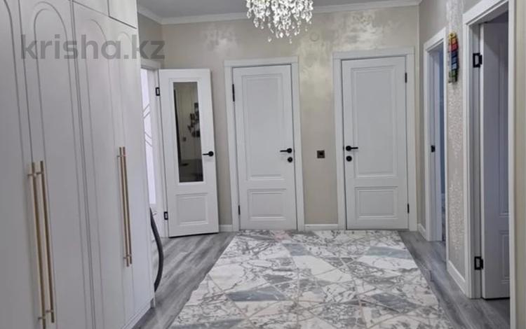 2-бөлмелі пәтер · 78 м² · 4/5 қабат, мкр. Алтын орда, Мангилик ел, бағасы: 33 млн ₸ в Актобе — фото 2
