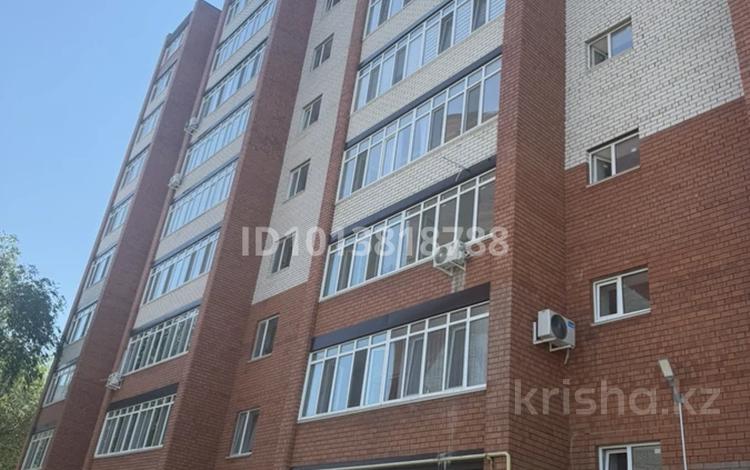 1-комнатная квартира · 60 м² · 3/10 этаж, Молдавская 2/1 за 15 000 ₸ в Уральске — фото 11