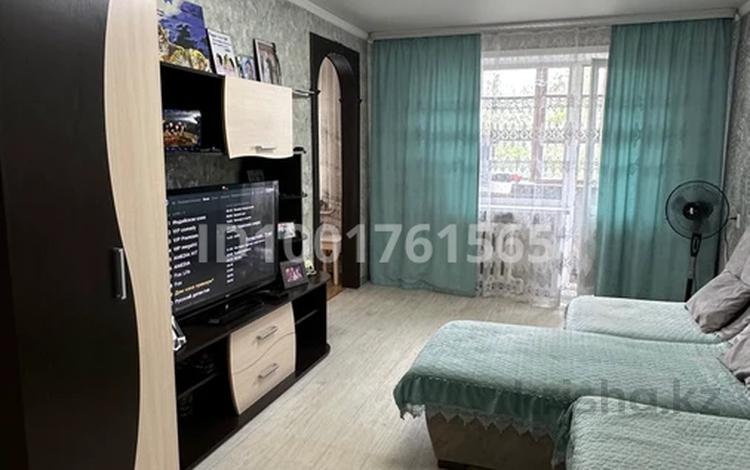 2-бөлмелі пәтер · 45 м² · 4/5 қабат, 15 микрорайон 22, бағасы: 10.5 млн ₸ в Караганде, Алихана Бокейханова р-н — фото 2