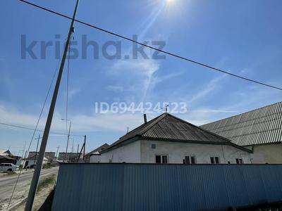 Отдельный дом · 3 комнаты · 68.9 м² · 4 сот., мкр Центральный, ул Махамбета 50 а за 40 млн 〒 в Атырау