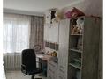 3-бөлмелі пәтер · 63 м² · 1/5 қабат, Тәуелсіздік 20 — 5 мектепке қарама қарсы тұр карандаш магазин артында, бағасы: 15 млн ₸ в Текели