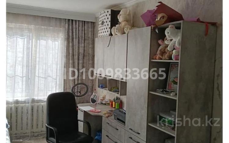 3-бөлмелі пәтер · 63 м² · 1/5 қабат, Тәуелсіздік 20 — 5 мектепке қарама қарсы тұр карандаш магазин артында, бағасы: 15 млн ₸ в Текели — фото 2