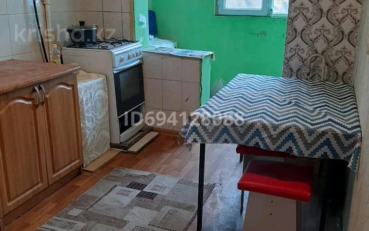 2-комнатная квартира, 52 м², 5/5 этаж помесячно, 18-й микрорайон, 18-шағынаудан 7дом 15кв — Мектеп Садик Базар военный част жақын орналаскан