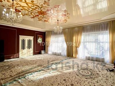 Жеке үй · 17 бөлме · 880 м², Ондасынова 11а, бағасы: 3.5 млн 〒 в Атырау, мкр Жилгородок