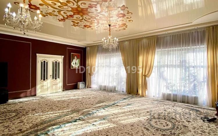 Жеке үй · 17 бөлме · 880 м², Ондасынова 11а, бағасы: 3.5 млн 〒 в Атырау, мкр Жилгородок — фото 2