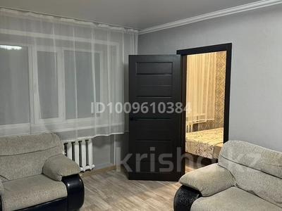 3-комнатная квартира · 50 м² · 2/5 этаж, мкр Новый Город, Пичугина за 19 000 ₸ в Караганде, Казыбек би р-н