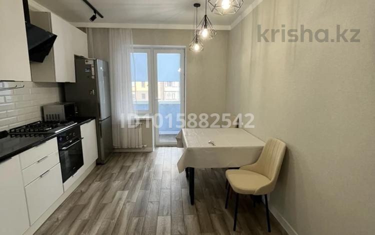 2-комнатная квартира · 75 м² · 3/9 этаж, проспект Абая за 350 000 ₸ в Уральске — фото 2