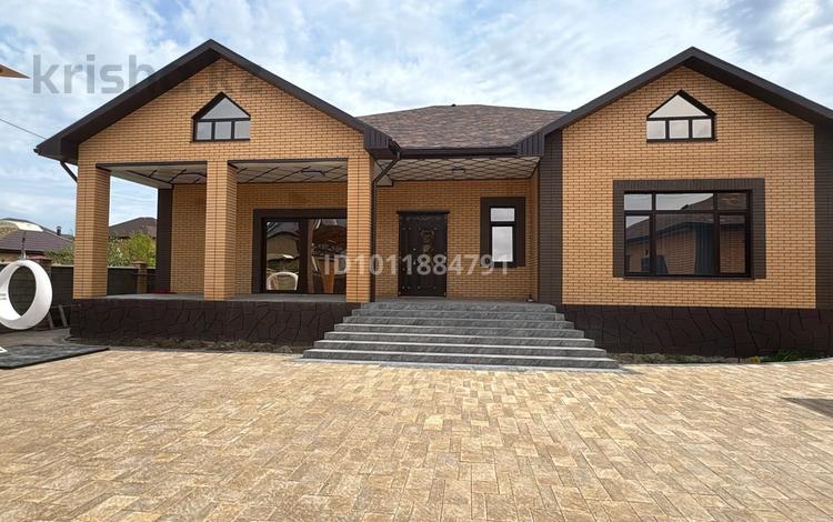 Отдельный дом · 7 комнат · 390 м² · 10 сот., мкр. Алтын орда 166 — Сзади тайота центр за 170 млн ₸ в Актобе — фото 2