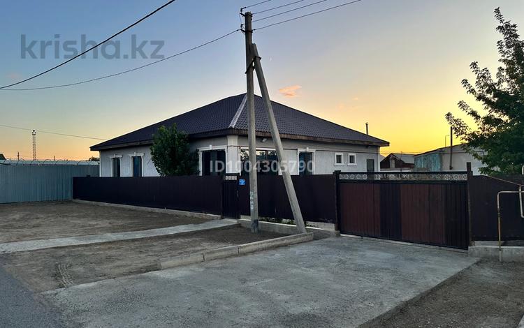 Отдельный дом · 5 комнат · 190 м² · 10 сот., мкр Береке, 14 2Б — Возле вокзала и базар Дина за 40 млн 〒 в Атырау — фото 2