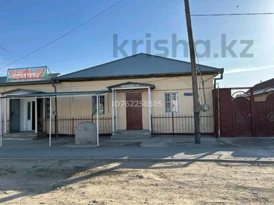 Продажа домов и дачи в Кызылординской обл.: Отдельный дом · 8 комнат · 200 м² · 8 сот., Торайғырова 145 — Сто Инкар за 35 млн 〒 Отдельный дом · 8 комнат · 200 м² · 8 сот., Торайғырова 145 — Сто Инкар за 35 млн 〒 в