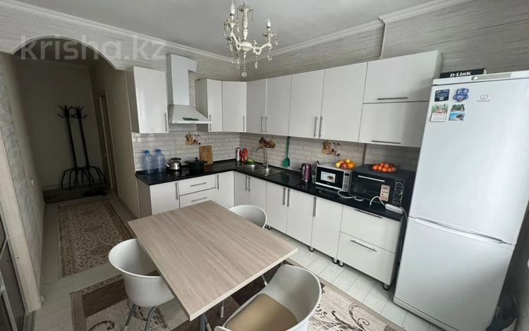 2-комнатная квартира, 64.5 м², 4/13 этаж, Макатаева 131 — Муратбаева