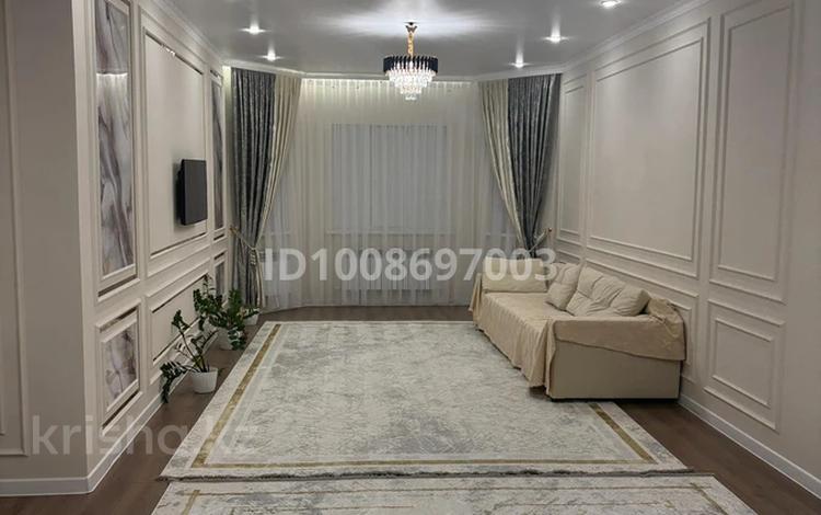 Отдельный дом · 4 комнаты · 250 м² · 8 сот., Есмаканова 2 за 40 млн 〒 в Атырау — фото 2