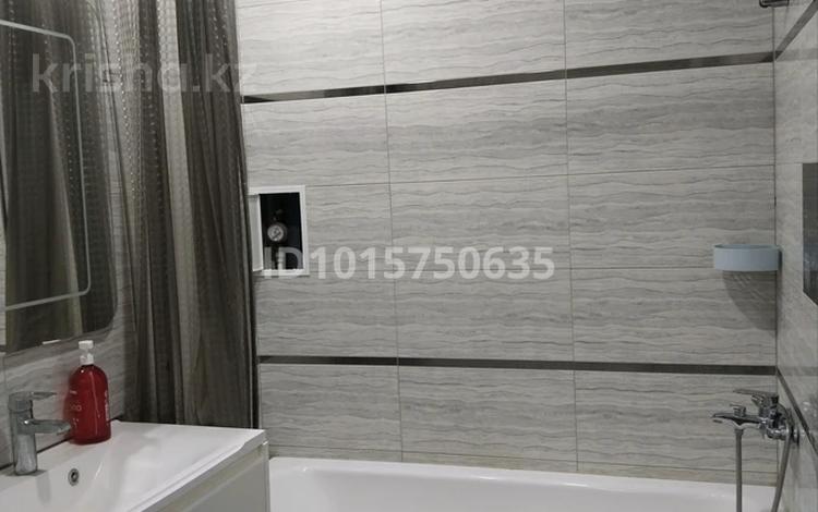 2-бөлмелі пәтер · 85 м² · 3/5 қабат, Алтын орда ш/а., Тәуелсіздік 12, бағасы: 250 000 ₸ в Актобе, мкр. Алтын орда — фото 2