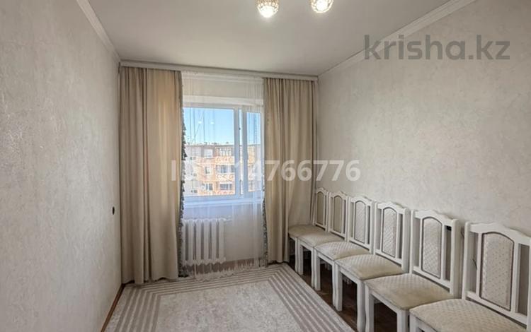 3-комнатная квартира · 57 м² · 5/5 этаж, Бауыржан Момышулы — Центр города, рядом есть: школа, садик, СВА, самади супермаркет, нотаруис , бульвар, рынок. за 23.5 млн ₸ в Жезказгане — фото 2