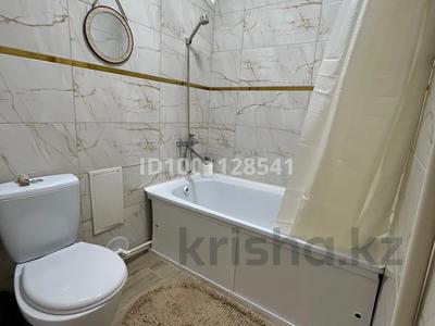 Аренда квартир в Актюбинской обл.: 1-комнатная квартира · 32 м² · 2/3 этаж · помесячно, Старый город, Уалиханова 23 — Айтеке би за 130 000 〒 1-комнатная квартира · 32 м² · 2/3 этаж · помесячно, Старый город, Уалиханова 23 — Айтеке би за 130 000 〒 в Актобе