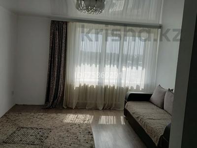 4-комнатная квартира, 74.7 м², Бозтаева 128А за 20 млн 〒 в Семее