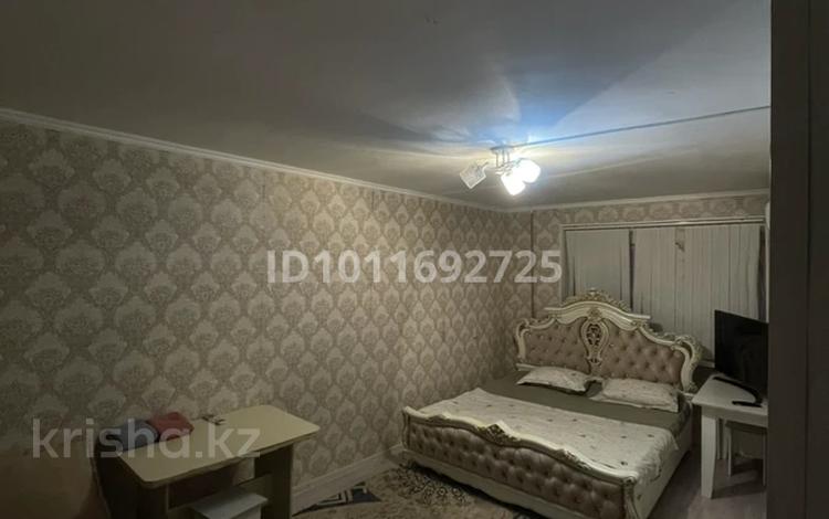 1-бөлмелі пәтер · 34 м² · 1/5 қабат, Бектурганов 13 — Универсам, бағасы: 2 000 ₸ в  — фото 2