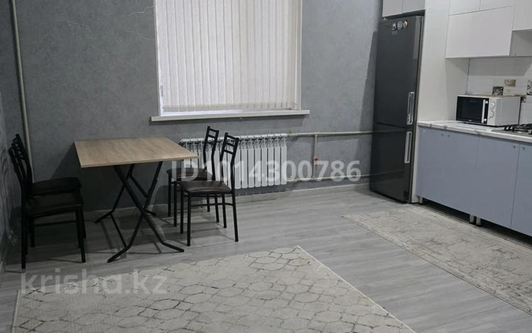 1-бөлмелі пәтер · 40 м² · 1/5 қабат, Жибек жолы 75Б, бағасы: 22 млн ₸ в Шымкенте, Каратауский р-н — фото 2