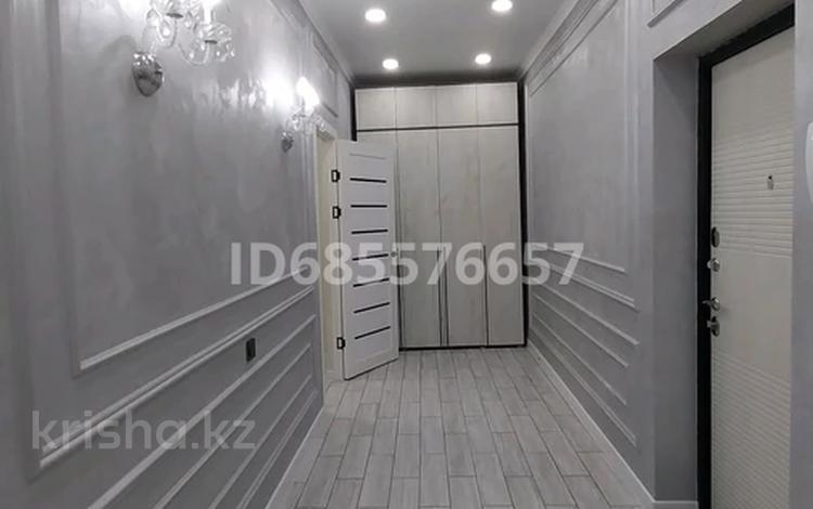 2-бөлмелі пәтер · 56.1 м² · 4/9 қабат, проспект Елорда — Блок 7, бағасы: 27.5 млн ₸ в Атырау — фото 59