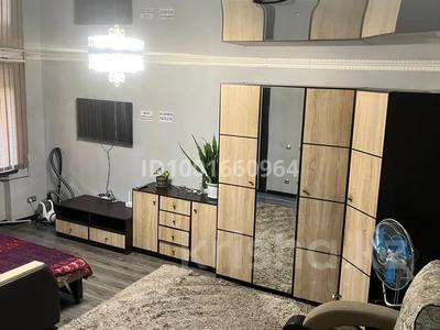 1-комнатная квартира · 33 м² · 2/5 этаж, 35-ый квартал 24 — Дом гастроном за 14.5 млн 〒 в Семее